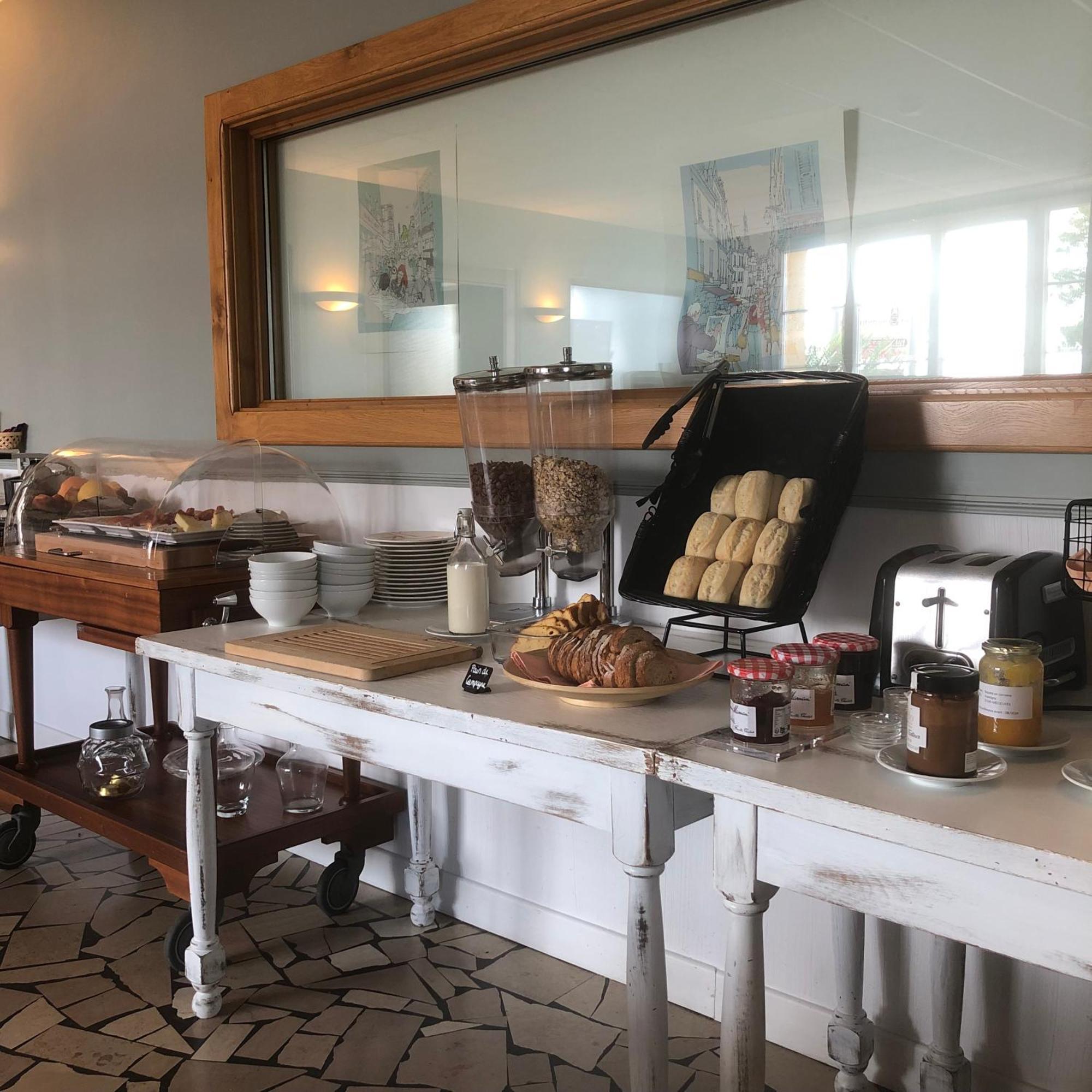 Logis L'Auberge Du Gros Silly-sur-Nied Zewnętrze zdjęcie