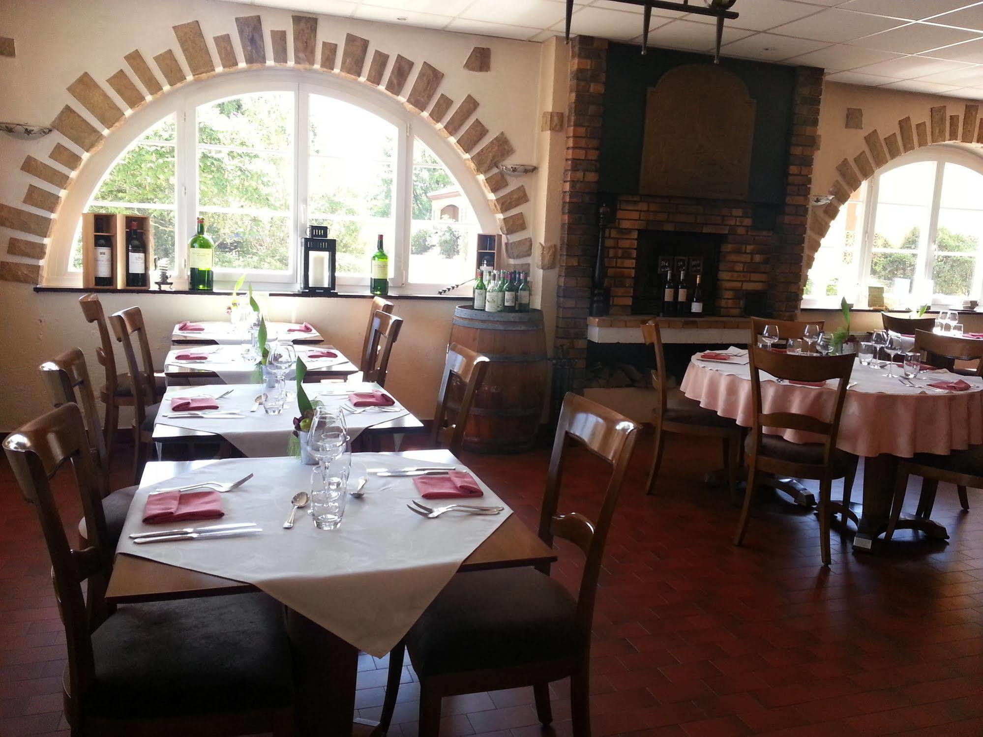 Logis L'Auberge Du Gros Silly-sur-Nied Zewnętrze zdjęcie