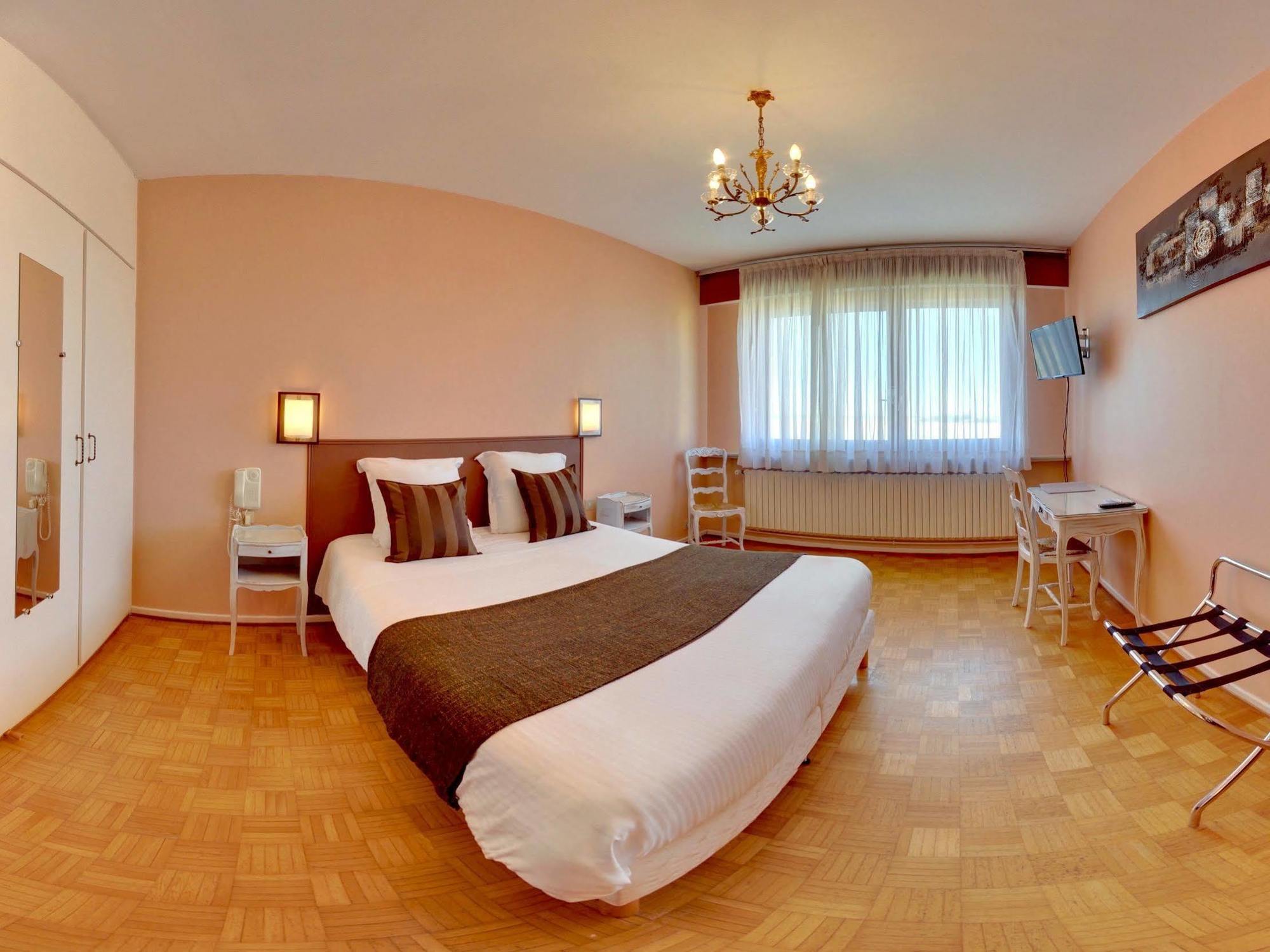 Logis L'Auberge Du Gros Silly-sur-Nied Zewnętrze zdjęcie
